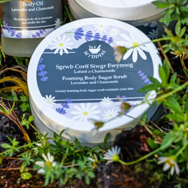 Sgrwbiad Siwgr Corff Ewynog Lafant a Chamomile