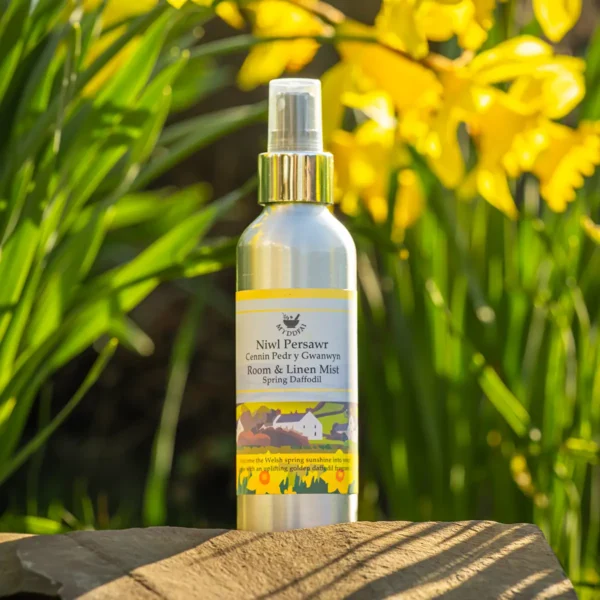 spring daffodil room and linen mist